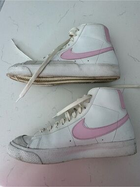 Nike blazer mid 77 pink and white sneakers shoes 6.5Y DA4086-106